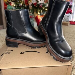 White Mountain Black Leather Boots Worn once